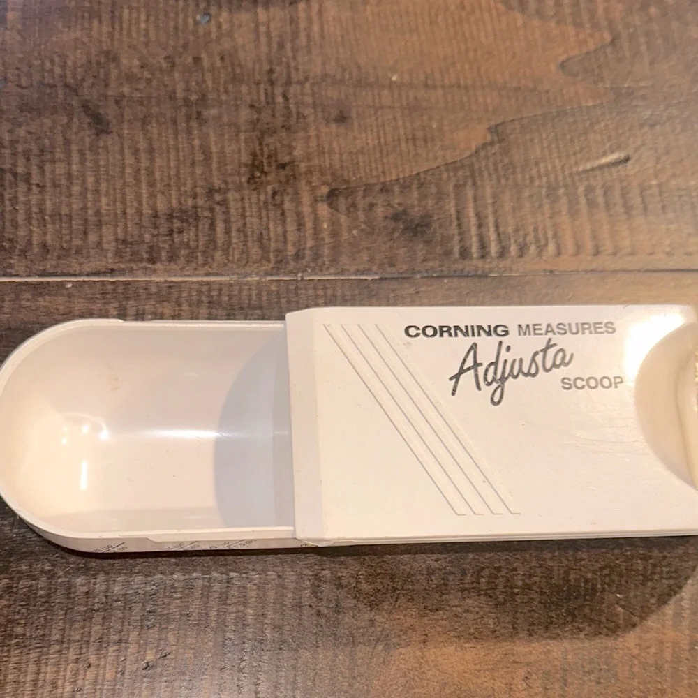 Corning measures asjusta White Adjustable Scoop